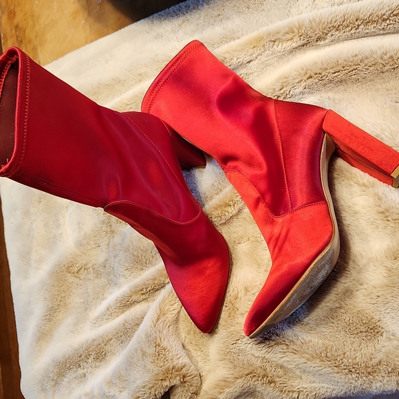 Stuart Weitzman Clinger Red Satin Booties sz 7 - Picture 2 of 6